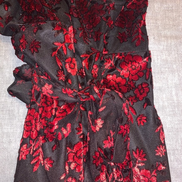 Forever 21 Contemporary Black and Red Wrap Dress - Picture 2 of 3